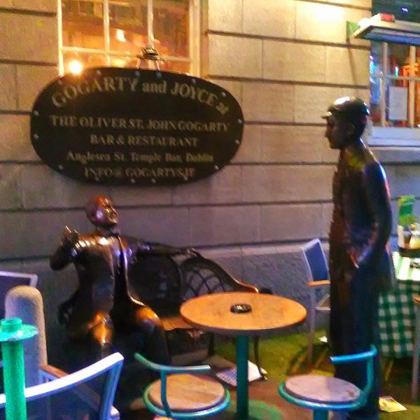 (Photo:) Temple Bar, Dublin